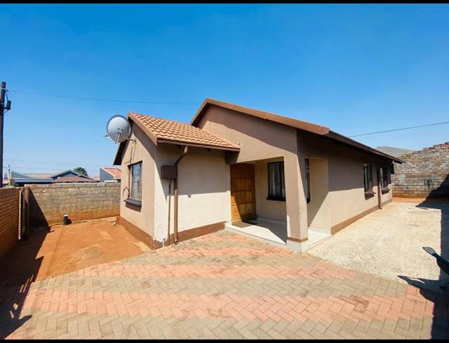 3 BEDROOM HOUSE FOR SALE IN PROTEA GLEN